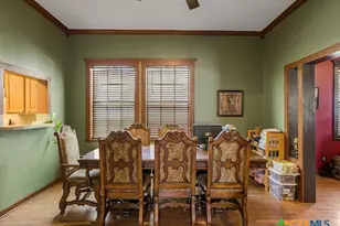 205 Hubbard St, Yoakum, TX 77995 - Photo 10
