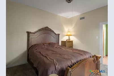 205 Hubbard Street, Yoakum, TX 77995 - Photo 16