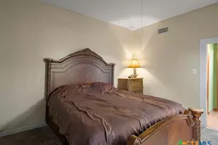 205 Hubbard St, Yoakum, TX 77995 - Photo 16