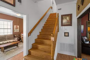 205 Hubbard St, Yoakum, TX 77995 - Photo 4