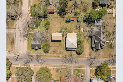 205 Hubbard Street, Yoakum, TX 77995 - Photo 28