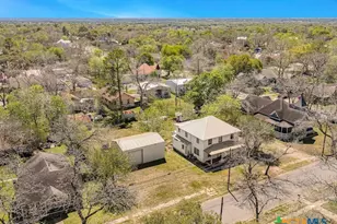 205 Hubbard St, Yoakum, TX 77995 - Photo 36