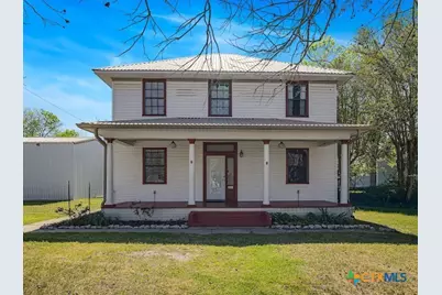 205 Hubbard Street, Yoakum, TX 77995 - Photo 2