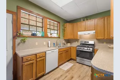 205 Hubbard Street, Yoakum, TX 77995 - Photo 12