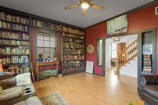 205 Hubbard St, Yoakum, TX 77995 - Photo 6