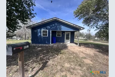 902 Simpson Street, Yoakum, TX 77995 - Photo 1