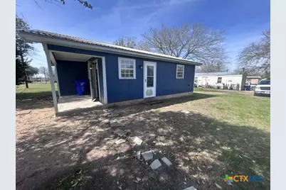 902 Simpson Street, Yoakum, TX 77995 - Photo 2