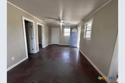 902 Simpson Street, Yoakum, TX 77995 - Photo 6