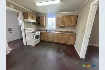 902 Simpson Street, Yoakum, TX 77995 - Photo 8