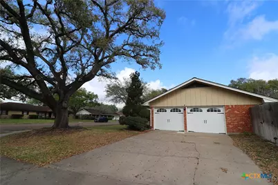 417 Salisbury Lane, Victoria, TX 77904 - Photo 6