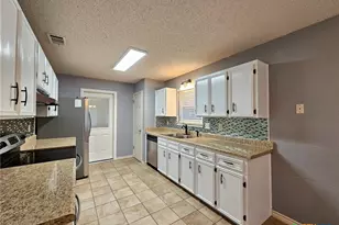 2214 Sherman Dr, Killeen, TX 76543 - Photo 2