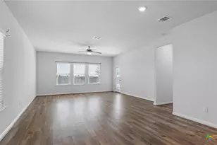 724 Clara Park, New Braunfels, TX 78130 - Photo 6