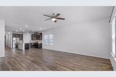 724 Clara Park, New Braunfels, TX 78130 - Photo 6