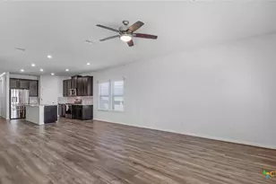 724 Clara Park, New Braunfels, TX 78130 - Photo 6