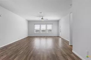 724 Clara Park, New Braunfels, TX 78130 - Photo 4