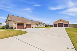 500 Sendera Loop, Victoria, TX 77904 - Photo 4