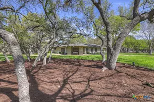 8 Trophy Ln, New Braunfels, TX 78132 - Photo 4