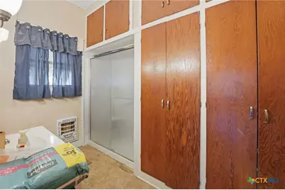 211 E 4th Street, Nixon, TX 78140 - Photo 10