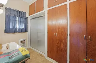 211 E 4th St, Nixon, TX 78140 - Photo 10