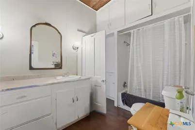 211 E 4th Street, Nixon, TX 78140 - Photo 14