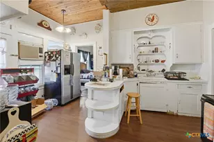 211 E 4th St, Nixon, TX 78140 - Photo 12