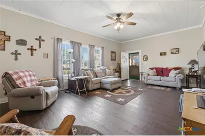 211 E 4th Street, Nixon, TX 78140 - Photo 6