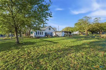 211 E 4th Street, Nixon, TX 78140 - Photo 16