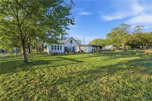 211 E 4th St, Nixon, TX 78140 - Photo 16