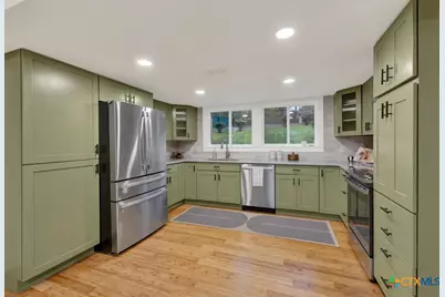810 N Loop Street, San Marcos, TX 78666 - Photo 8