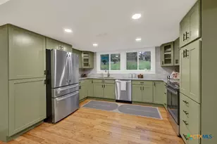 810 N Loop St, San Marcos, TX 78666 - Photo 8
