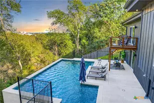 810 N Loop St, San Marcos, TX 78666 - Photo 2