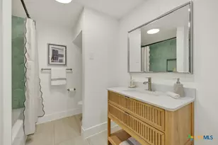 810 N Loop St, San Marcos, TX 78666 - Photo 28