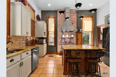 372 Magazine Avenue, New Braunfels, TX 78130 - Photo 16