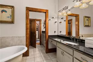 372 Magazine Ave, New Braunfels, TX 78130 - Photo 22