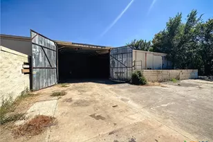 512 Jones St, Gonzales, TX 78629 - Photo 1