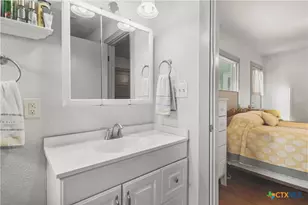 1035 Madeline St, New Braunfels, TX 78132 - Photo 18