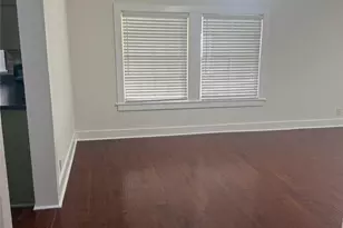 724 N Beal St, Belton, TX 76513 - Photo 2