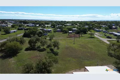 407 W Oakland Avenue, Seadrift, TX 77983 - Photo 16