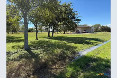 407 W Oakland Avenue, Seadrift, TX 77983 - Photo 12