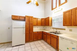 806 St Michael St, Gonzales, TX 78629 - Photo 8