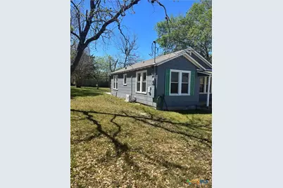 308 Poth Street, Yoakum, TX 77995 - Photo 2
