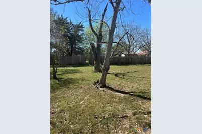 308 Poth Street, Yoakum, TX 77995 - Photo 8