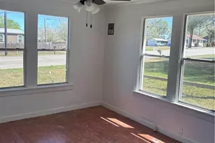 308 Poth St, Yoakum, TX 77995 - Photo 12