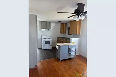 308 Poth Street, Yoakum, TX 77995 - Photo 4