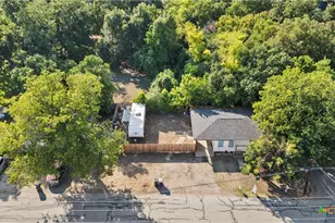 112 Linda Dr, San Marcos, TX 78666 - Photo 2