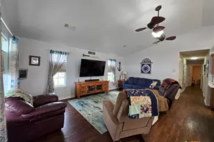 16 Peggy St, Palacios, TX 77465 - Photo 12