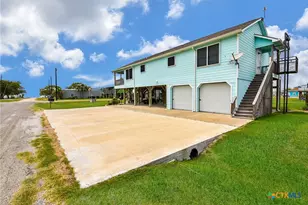 16 Peggy St, Palacios, TX 77465 - Photo 2