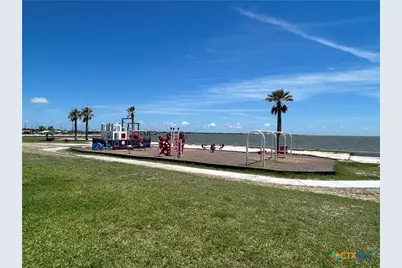 508 W Dallas Avenue, Seadrift, TX 77983 - Photo 8