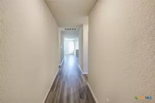 1915 Chiffchaff, New Braunfels, TX 78130 - Photo 4