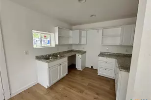 929 Veterans St, Seguin, TX 78155 - Photo 6